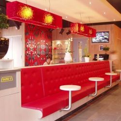 rechteckige Haengelampe Restaurant